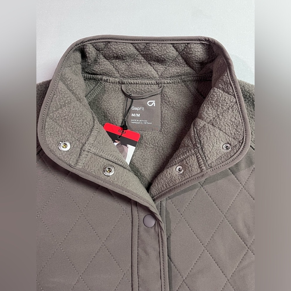GapFit Women's Fleece Sherpa Button-Down Jacket NWT - Picture 3 of 6